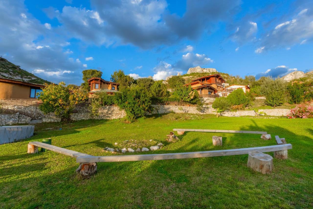 Eco Village Under The Cliffs Ilindentsi Екстер'єр фото